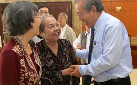 Phó Thủ tướng gặp mặt các chiến sĩ cách mạng bị địch bắt tù đày